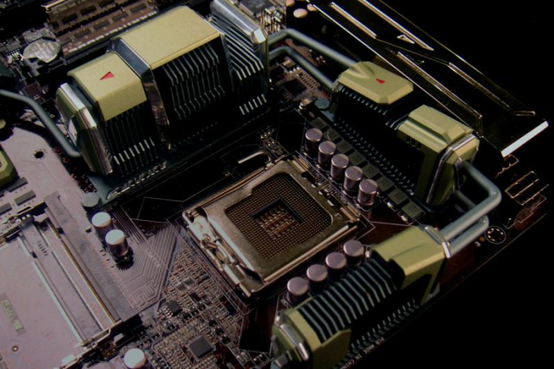 Illustration for article titled Asus Marine Cool Motherboard Fights Heat with Ceramic Plates